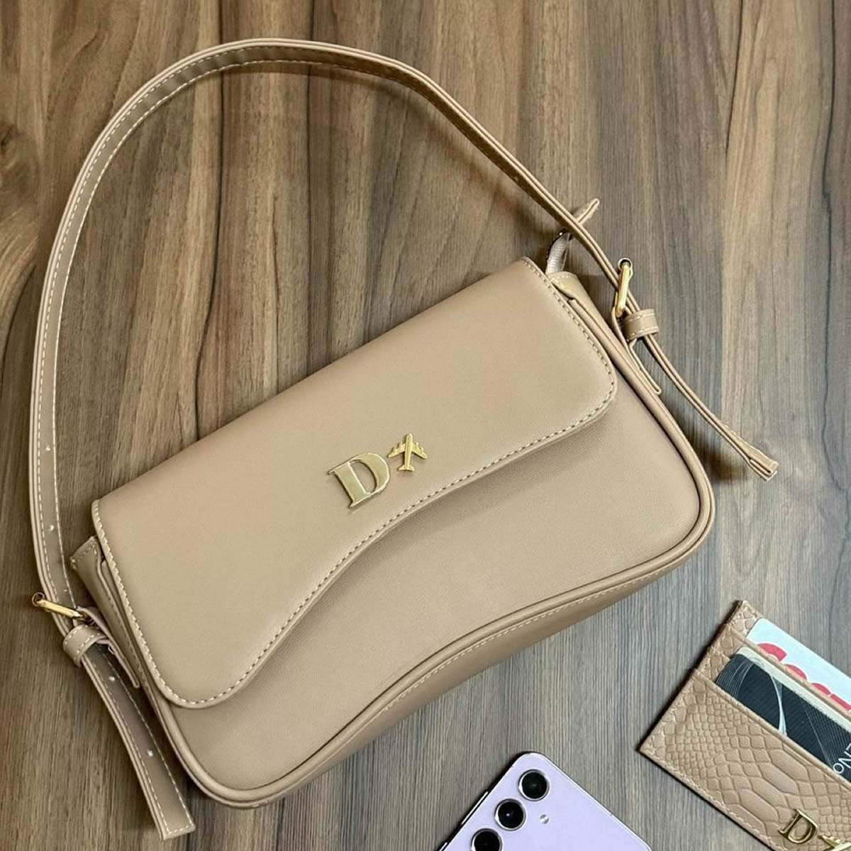 Agani Bag | Bolso de Charol con Imán y Correa Ajustable