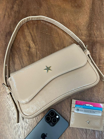 Agani Bag | Bolso de Charol con Imán y Correa Ajustable