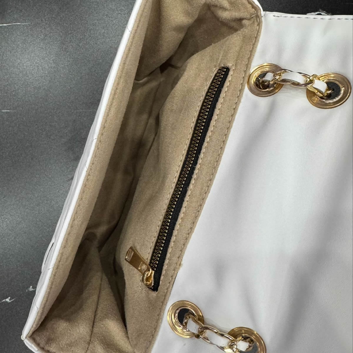 Aria Bag | Bolso de Cadena con Interior de Terciopelo y Cierre Imantado