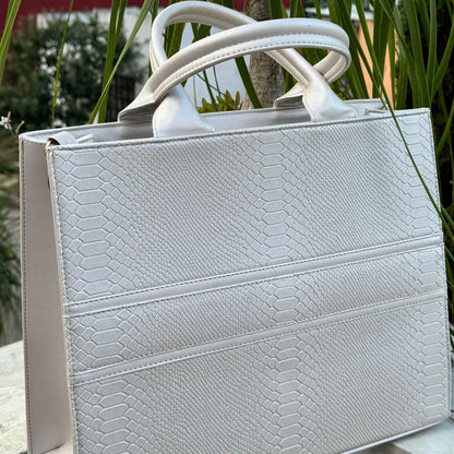 Tote Clásica Grande| Bolso Elegante con Imán y Correa Ajustable