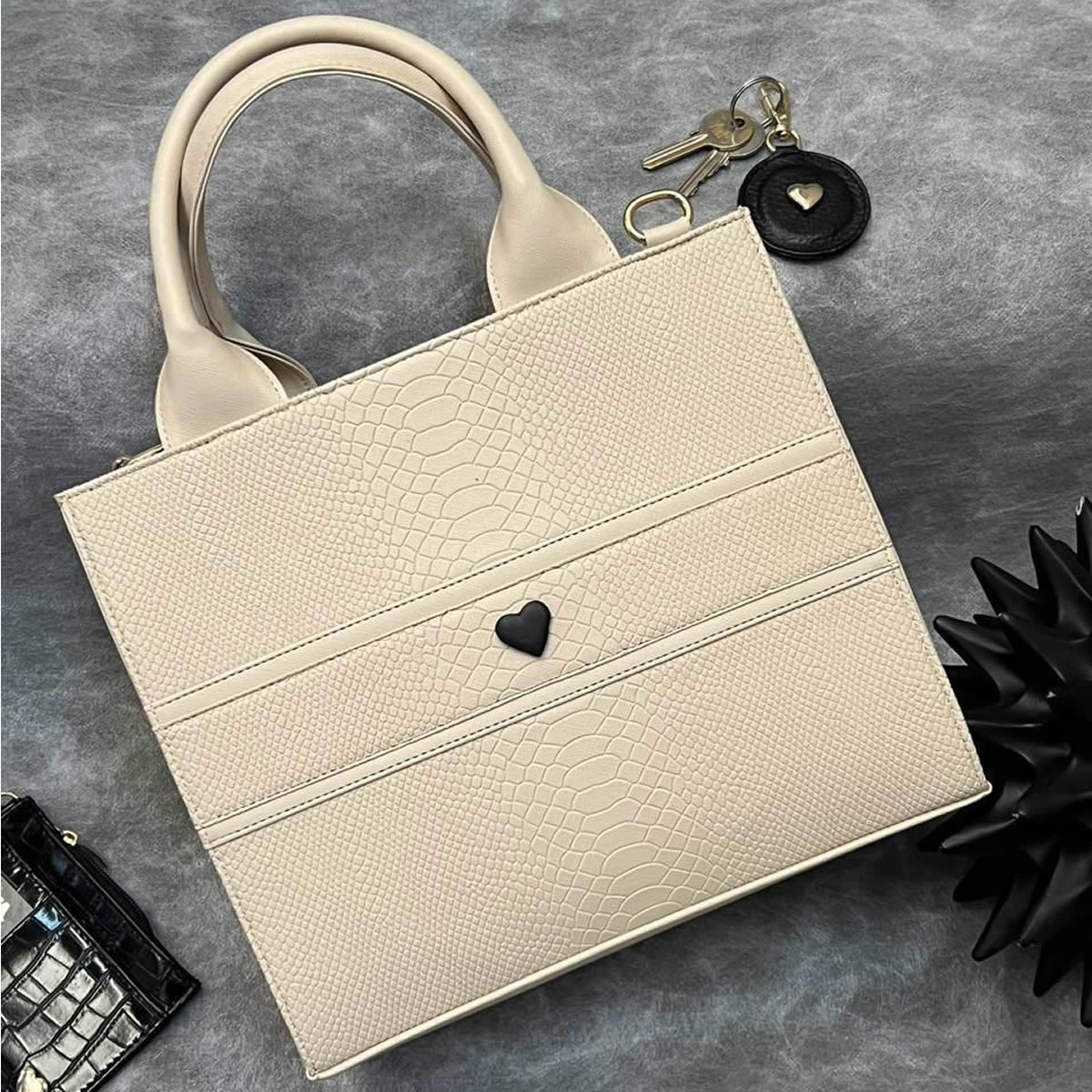 Tote Clásica Mediana | Bolso Elegante con Imán y Correa Ajustable