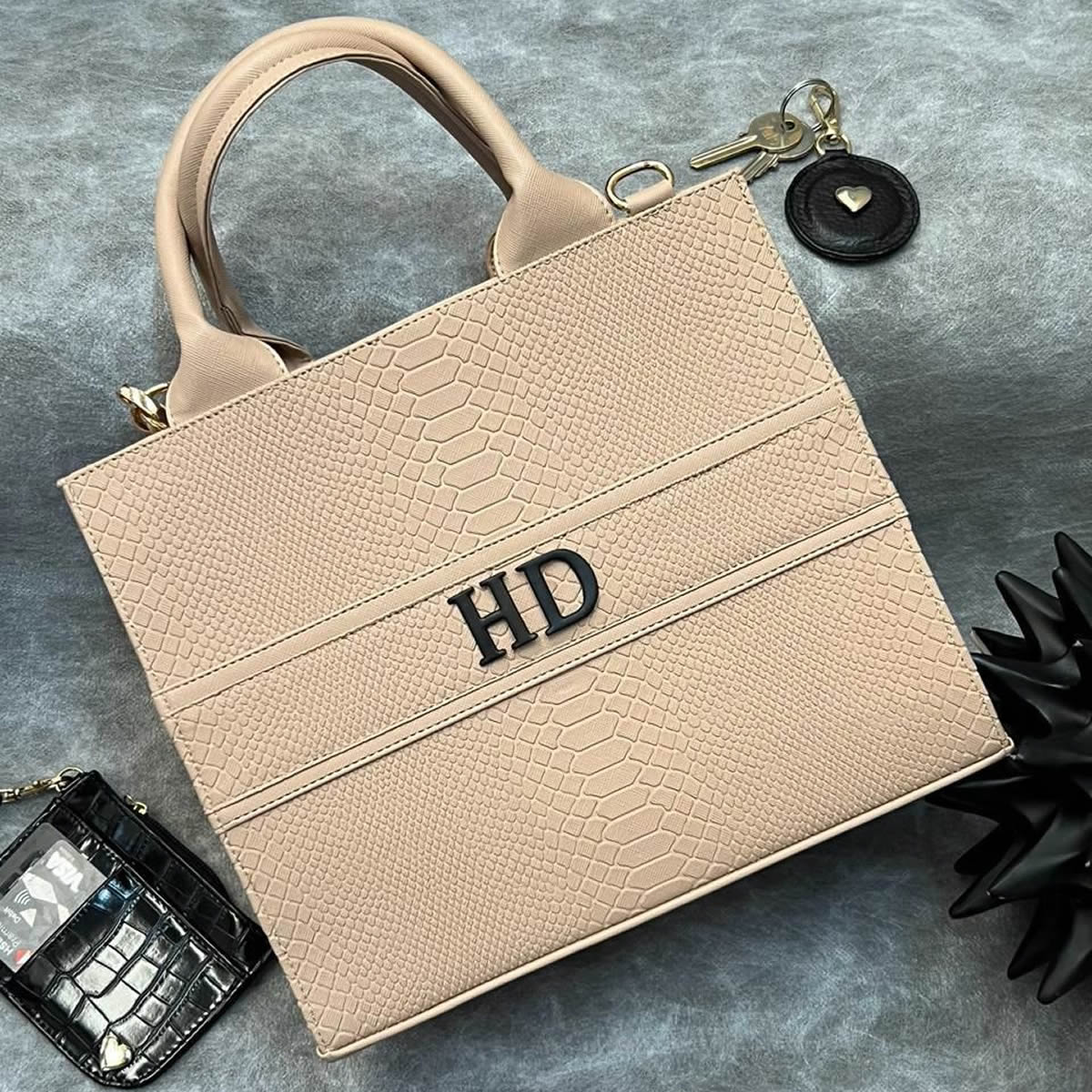 Tote Clásica Mediana | Bolso Elegante con Imán y Correa Ajustable