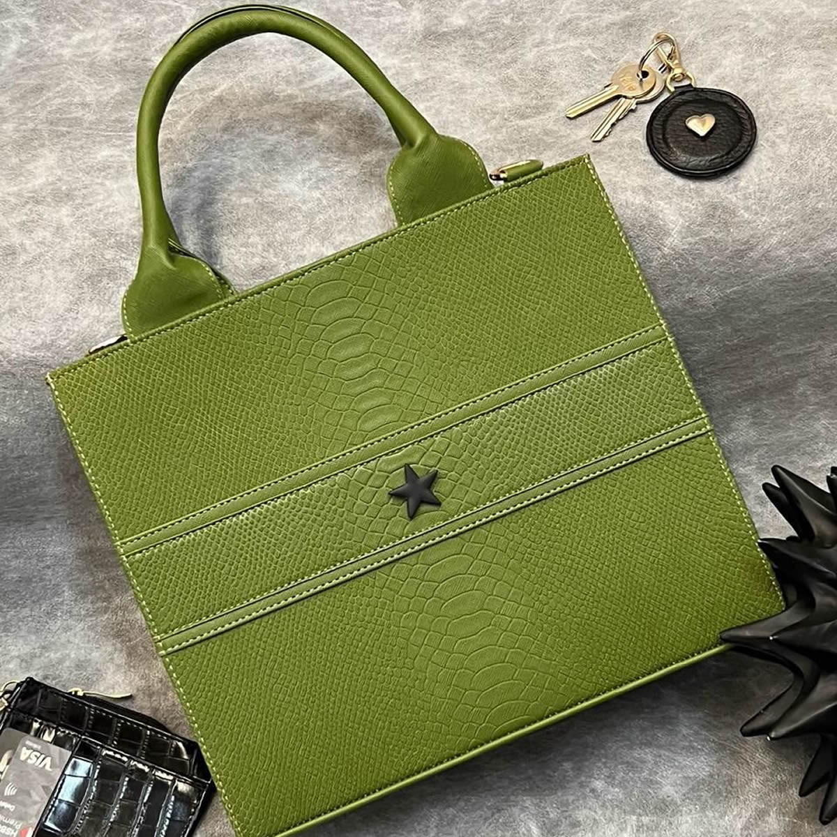 Tote Clásica Mediana | Bolso Elegante con Imán y Correa Ajustable