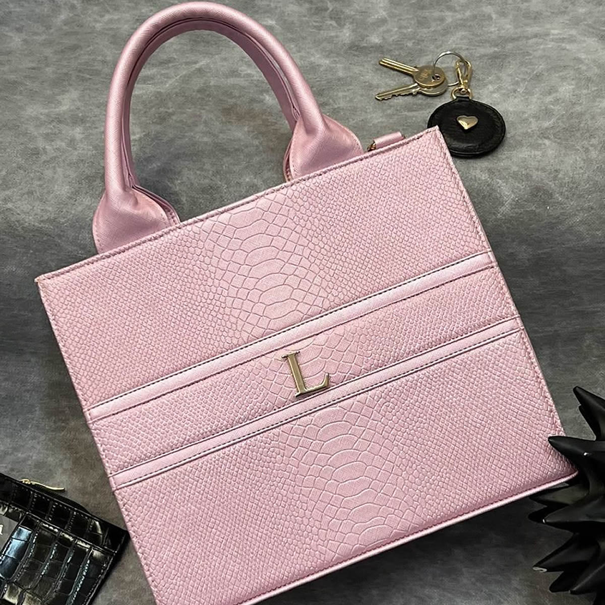 Tote Clásica Mediana | Bolso Elegante con Imán y Correa Ajustable