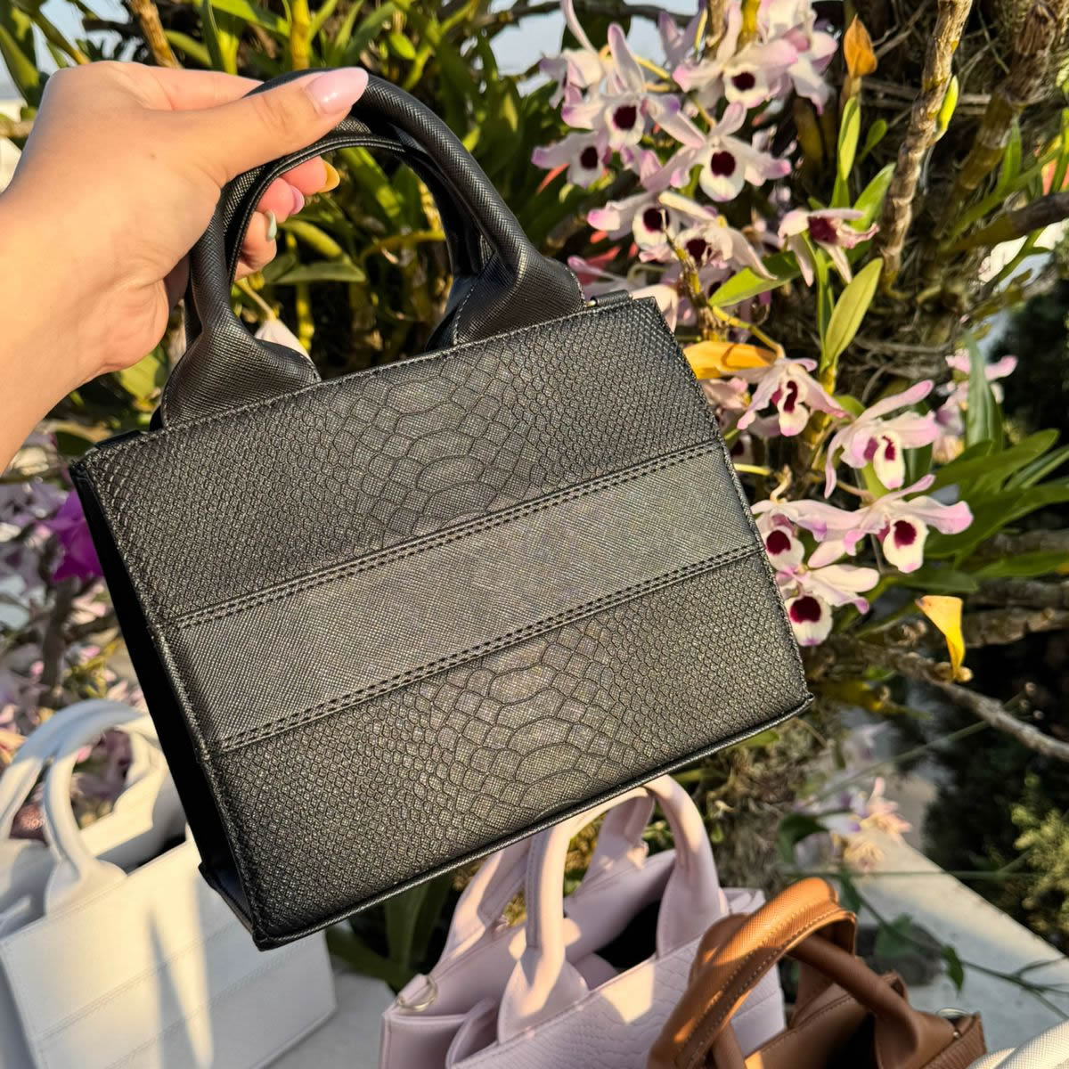 Tote Clásica Mini | Bolso Elegante con Imán y Correa Ajustable