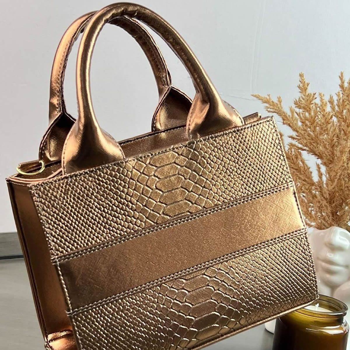 Tote Clásica Mini | Bolso Elegante con Imán y Correa Ajustable