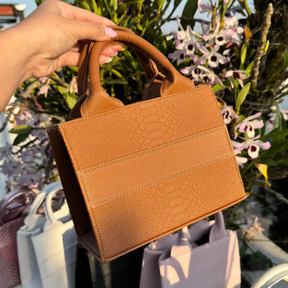 Tote Clásica Mini | Bolso Elegante con Imán y Correa Ajustable