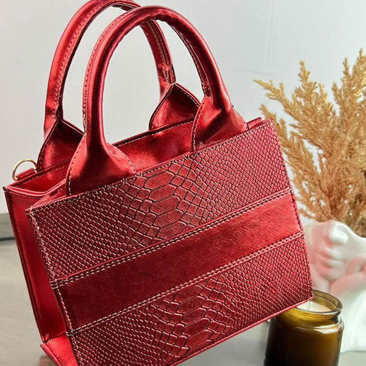 Tote Clásica Mini | Bolso Elegante con Imán y Correa Ajustable